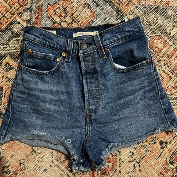 Levi Ribcage Shorts - Picture 2 of 4